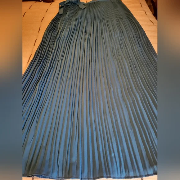 SUGAR LIPS Vibrant Blue Pleated Skirt S - Picture 4 of 10